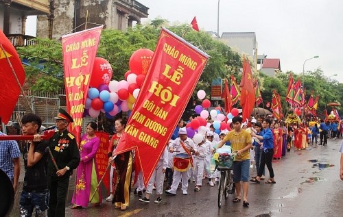 Lễ rước thần hoàng của 2 làng Văn Giang-Nam Dương